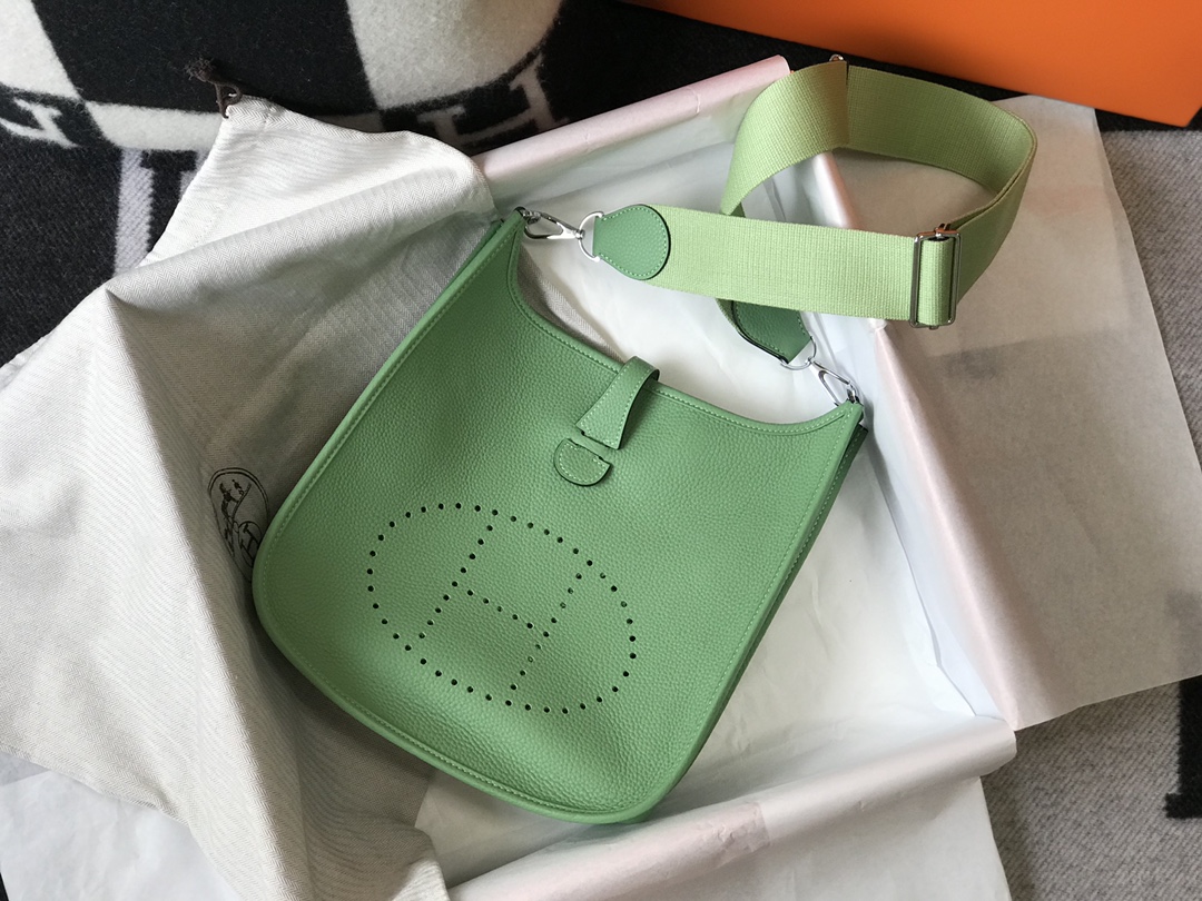 Hermes Evelyne III 29 PM Shoulder Bag In Kiwi Green Clemence Leather